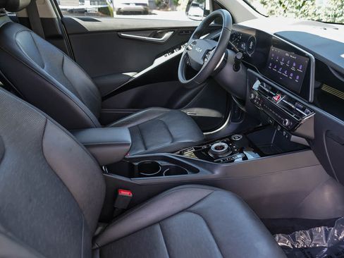 Used 2024 Kia Niro Wave FWD image 17