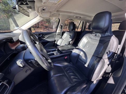 Used 2020 Lincoln Aviator Reserve w/ Equipment Group 202A image 8