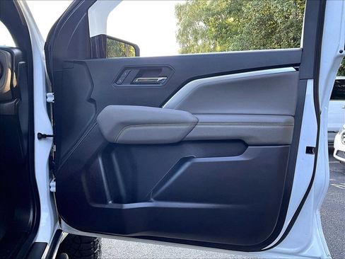 Used 2024 Chevrolet Colorado ZR2 w/ ZR2 Convenience Package III AWD/4WD image 12