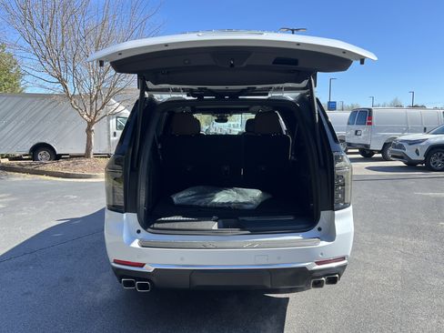 New 2026 Chevrolet Suburban High Country image 11