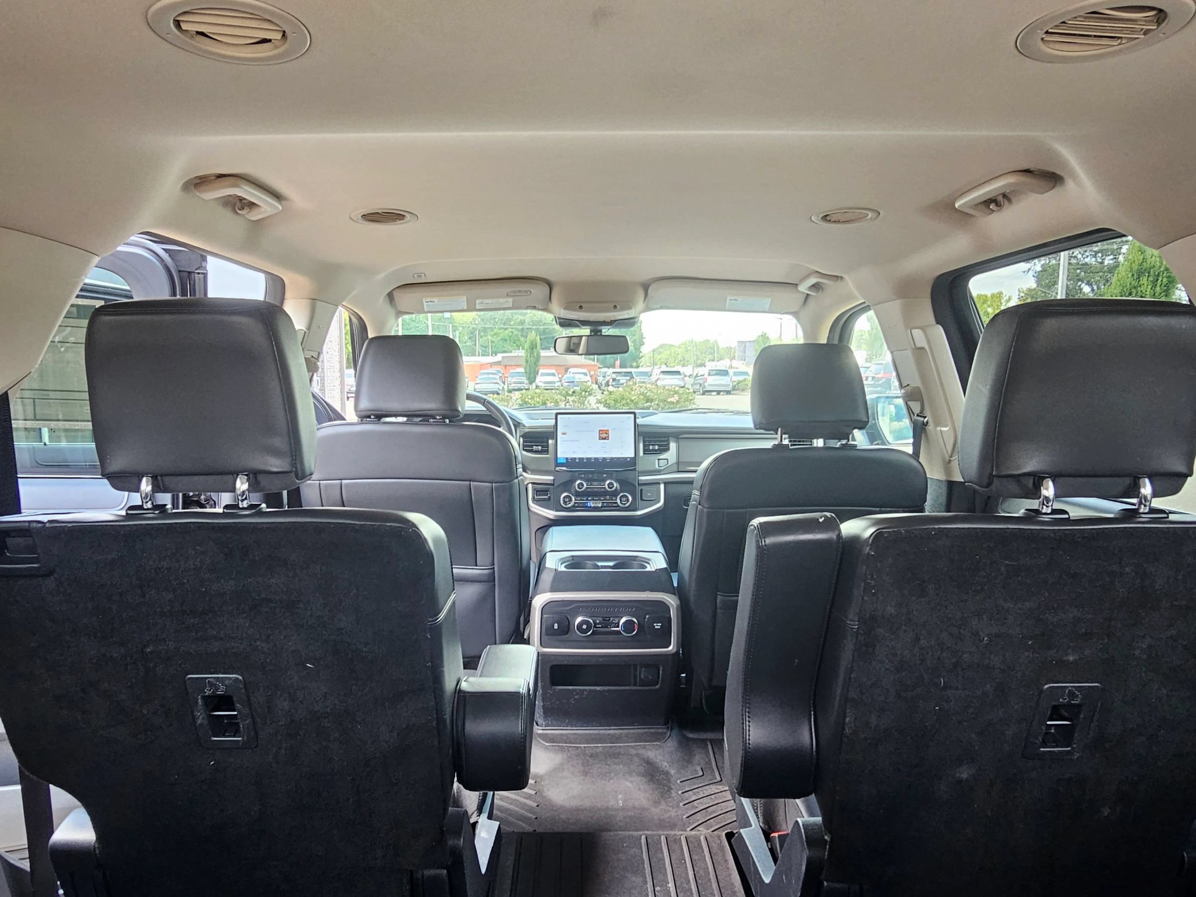 Used 2024 Ford Expedition XLT RWD image 12