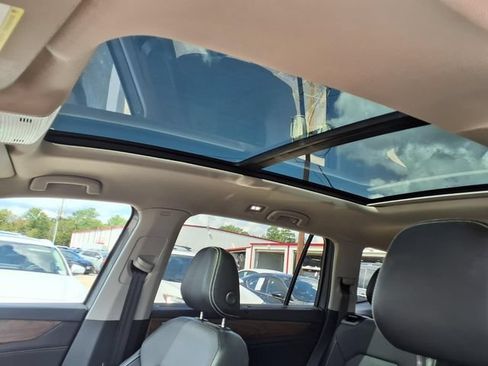 Used 2024 Volkswagen Atlas SE FWD image 11