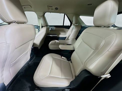 Used 2021 Ford Explorer Limited w/ Equipment Group 301A image 4