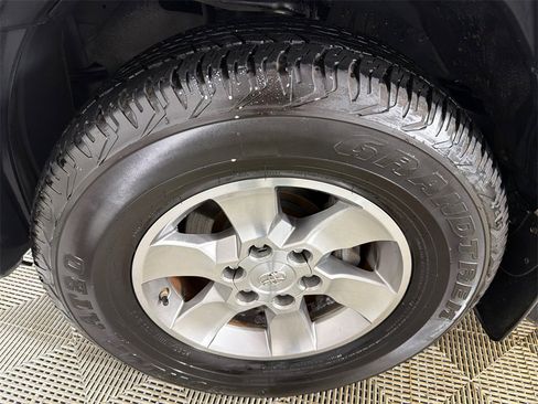 Used 2011 Toyota 4Runner SR5 w/ Convenience Pkg image 12