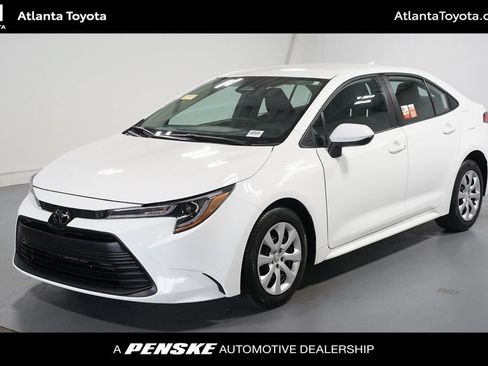 Certified 2025 Toyota Corolla LE FWD image 1