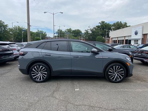 Used 2024 Volkswagen ID.4 S RWD image 2