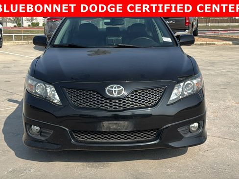 Used 2010 Toyota Camry image 2