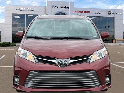 Used 2020 Toyota Sienna XLE w/ XLE Navigation Package AWD/4WD image 2