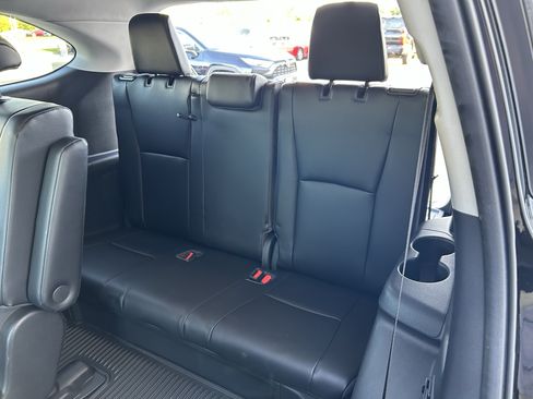 Used 2023 Toyota Highlander XLE AWD/4WD image 22