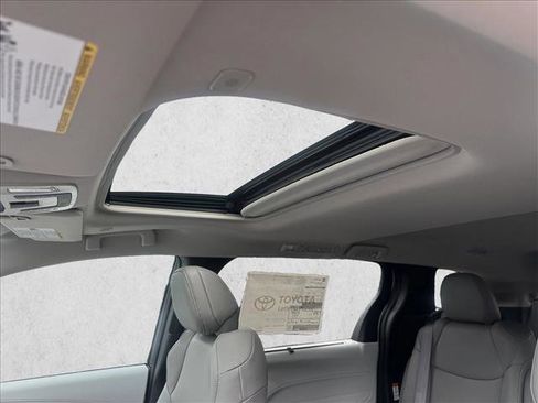 Certified 2025 Toyota Sienna XLE w/ XLE Plus Package image 20