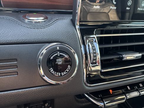 Used 2023 Lincoln Navigator Reserve AWD/4WD image 15