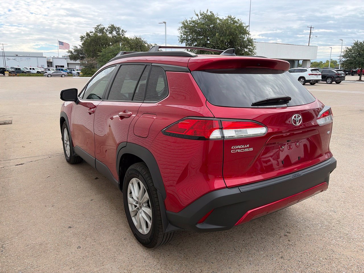 Used 2025 Toyota Corolla Cross LE FWD image 5