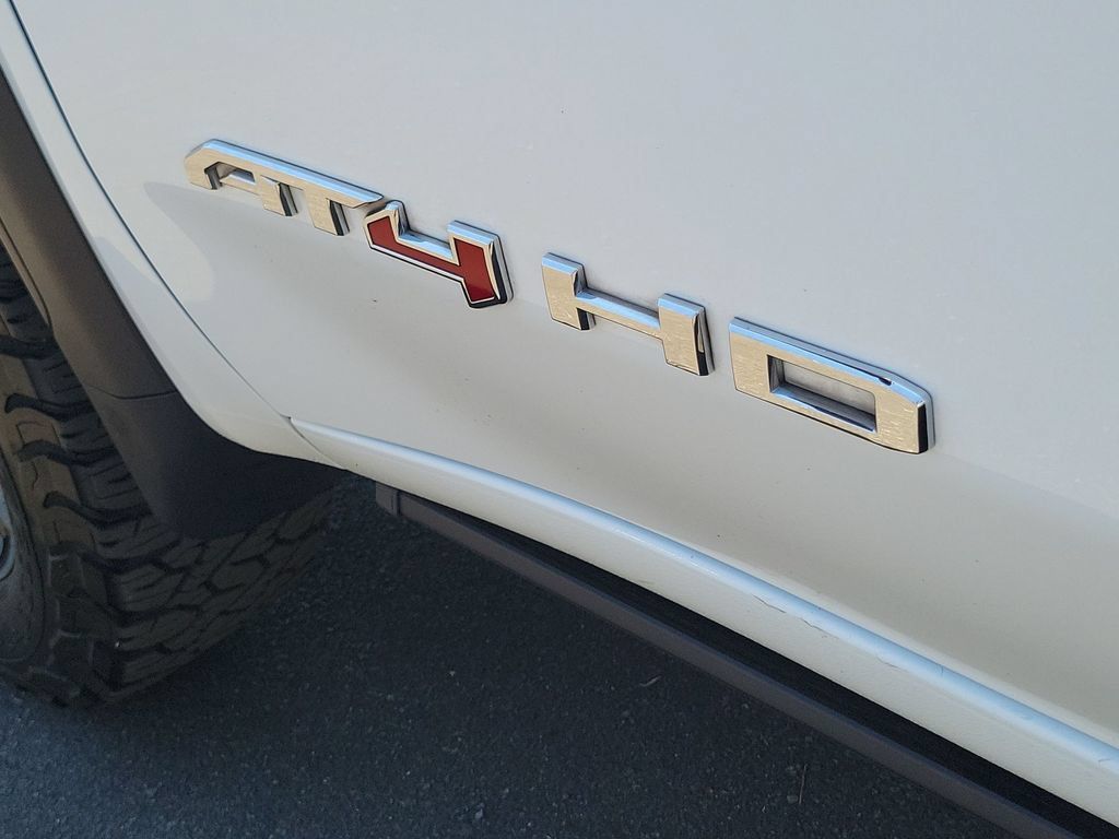 Used 2024 GMC Sierra 2500 AT4 w/ AT4 Preferred Package AWD/4WD image 31