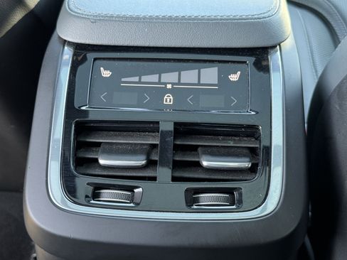 Used 2024 Volvo XC90 T8 Ultimate w/ Lounge Package image 37