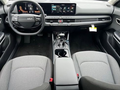 New 2025 Kia K4 LXS image 17