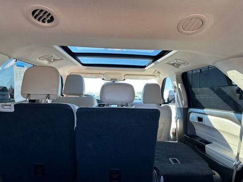 Used 2022 Ford Explorer Platinum w/ Equipment Group 601A image 12