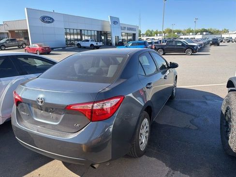 Used 2018 Toyota Corolla LE image 3