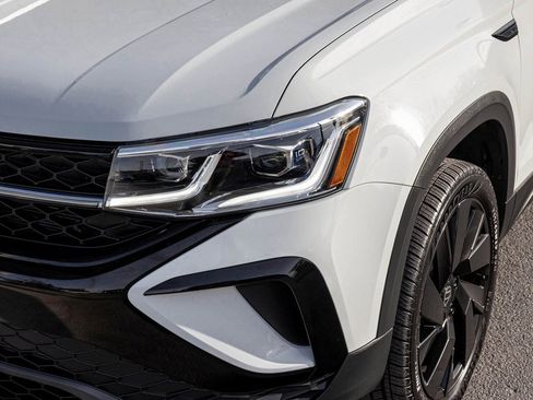 Used 2024 Volkswagen Taos SE image 31