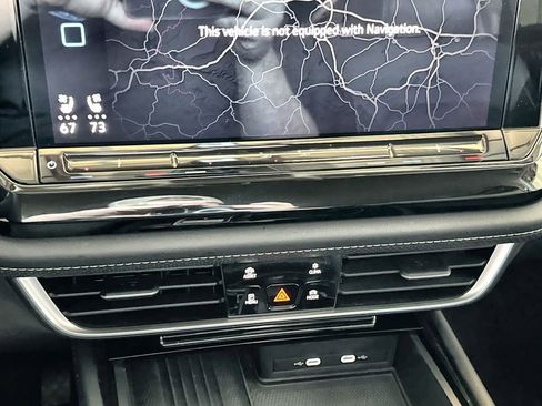 Used 2025 Volkswagen Atlas SE FWD image 21