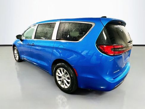 New 2026 Chrysler Pacifica Select AWD/4WD image 8