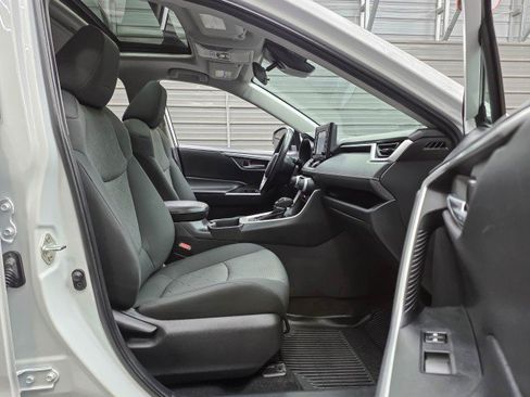 Used 2020 Toyota RAV4 XLE w/ Convenience Package AWD/4WD image 14