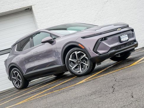 New 2026 Chevrolet Equinox EV LT image 3