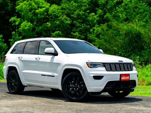 Used 2020 Jeep Grand Cherokee Altitude RWD image 1