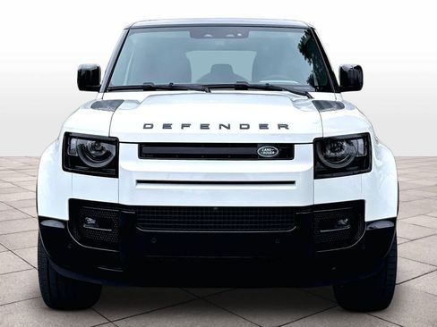 Used 2024 Land Rover Defender 110 X-Dynamic SE AWD/4WD image 3