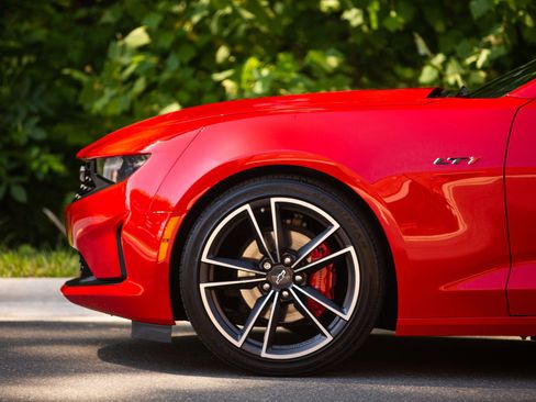 Used 2020 Chevrolet Camaro LT w/ Technology Package RWD image 6