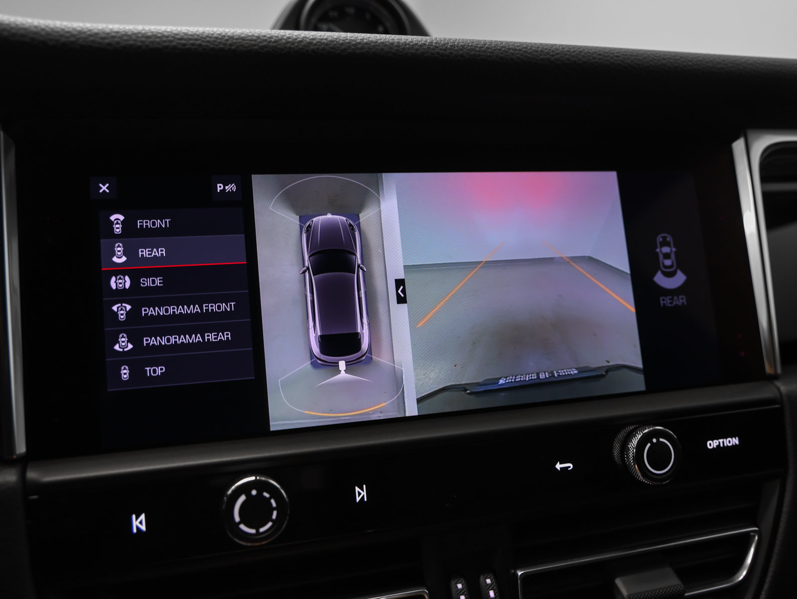 Certified 2026 Porsche Macan AWD/4WD image 34