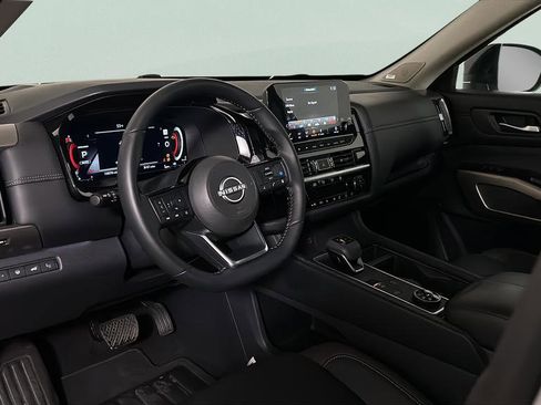 Used 2025 Nissan Pathfinder Platinum image 20