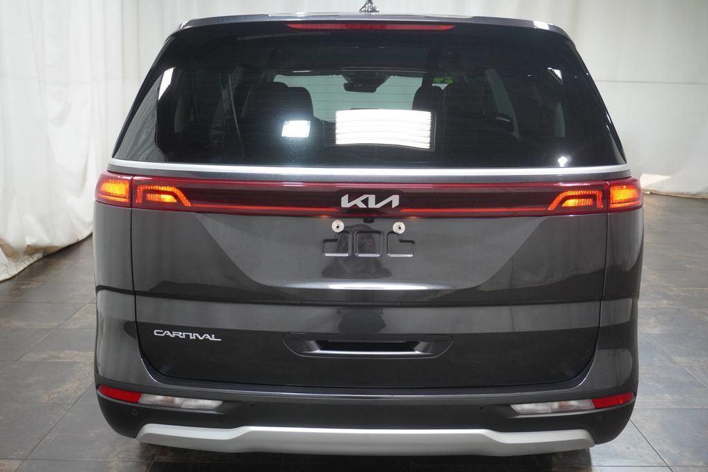 Used 2024 Kia Carnival LX FWD image 6