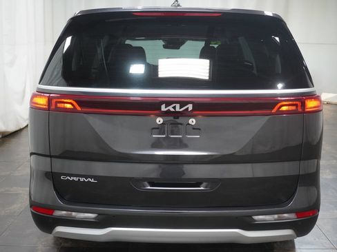 Used 2024 Kia Carnival LX FWD image 6