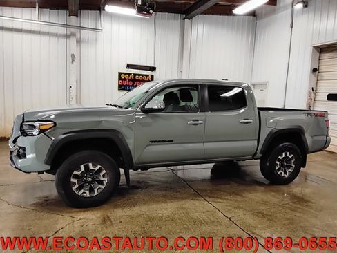 Used 2023 Toyota Tacoma TRD Off-Road w/ Technology Package AWD/4WD image 2