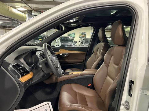 Certified 2024 Volvo XC90 B5 Plus AWD/4WD image 10