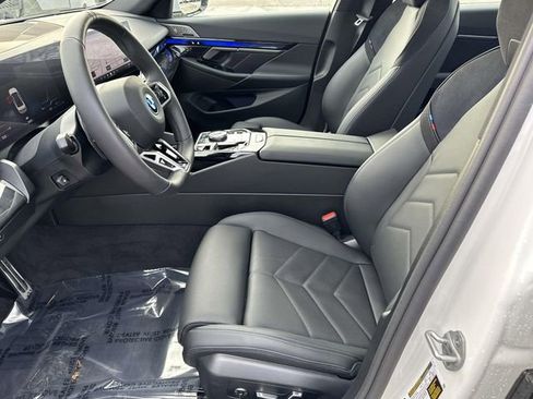 Used 2026 BMW 550e xDrive w/ Premium Package image 24