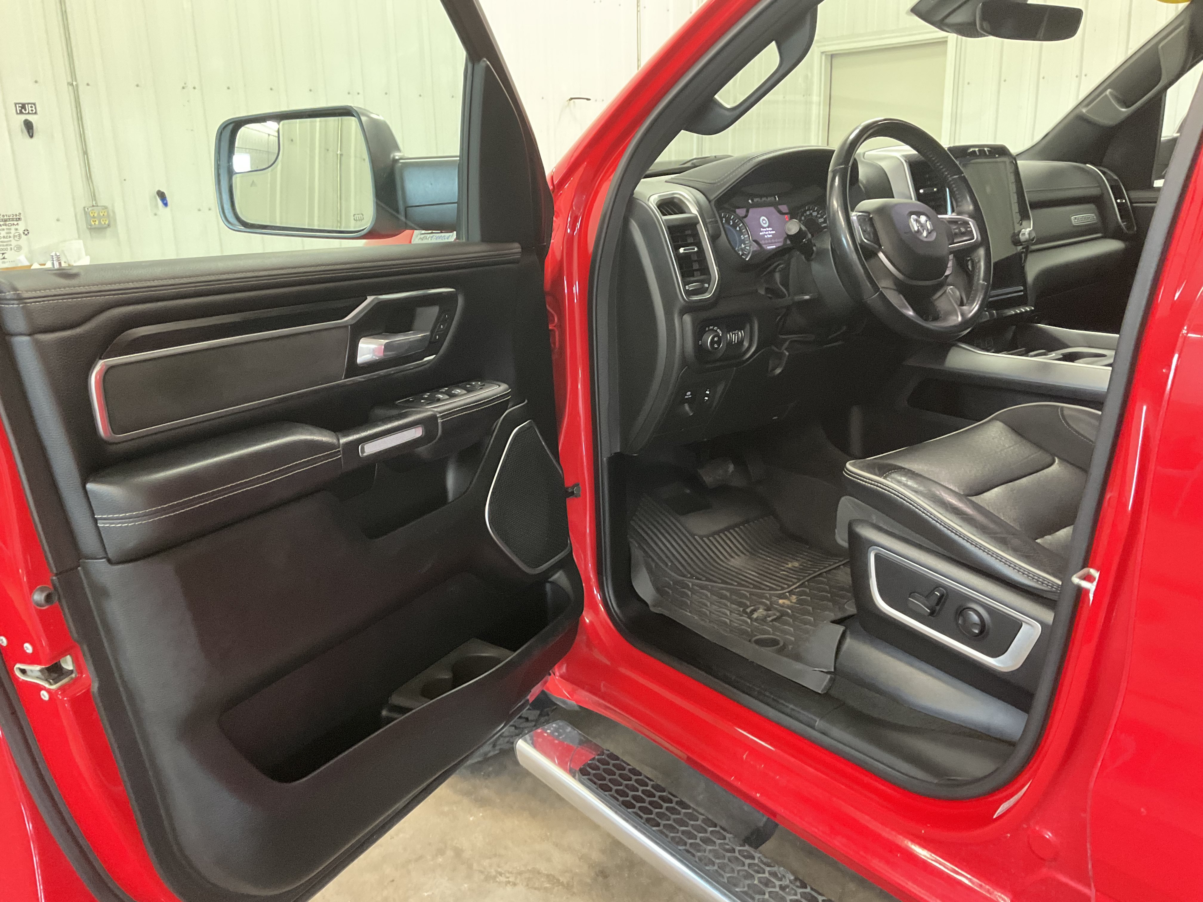 Used 2023 RAM 1500 Laramie AWD/4WD image 8