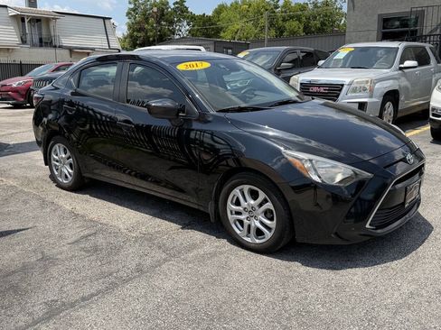 Used 2017 Toyota Yaris iA FWD image 7