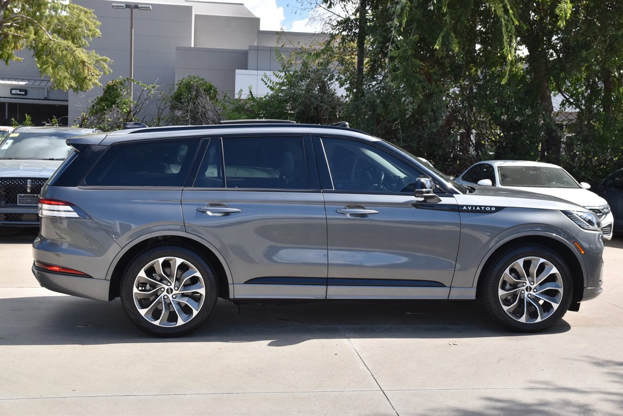 Certified 2025 Lincoln Aviator 2WD w/ Jet Appearance Package image 6