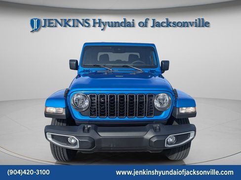 Used 2024 Jeep Gladiator Sport image 4