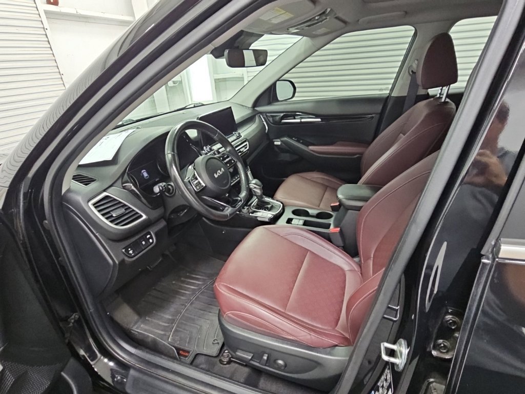 Used 2023 Kia Seltos SX w/ SX Sunroof Package AWD/4WD image 12