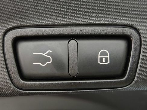 Used 2019 Alfa Romeo Stelvio AWD w/ Cold Weather Package image 32