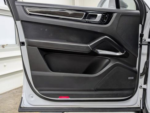 Used 2020 Porsche Cayenne Turbo image 12