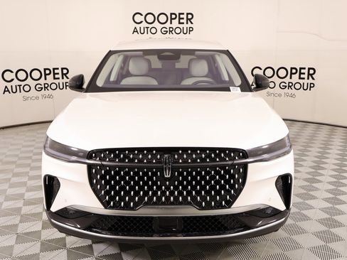 New 2026 Lincoln Nautilus Premier image 9