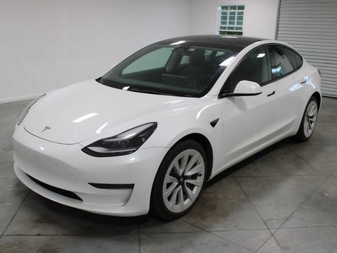 Used 2023 Tesla Model 3 Standard Range RWD image 4