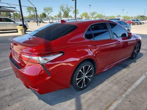 Used 2019 Toyota Camry SE w/ Carpet Mat Package FWD image 5