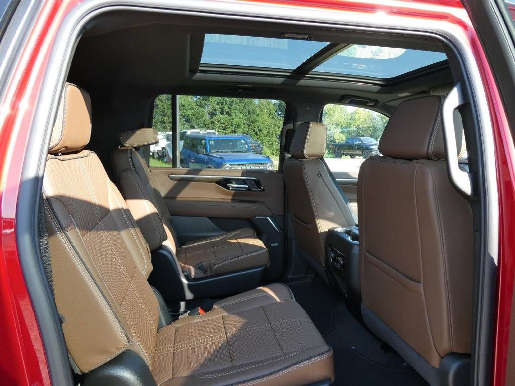 New 2026 Chevrolet Suburban High Country w/ Sun And Tow Package AWD/4WD image 13