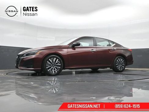 Used 2025 Nissan Altima 2.5 SV FWD image 39