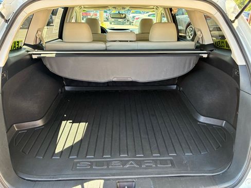 Used 2011 Subaru Outback 2.5i Limited AWD/4WD image 23