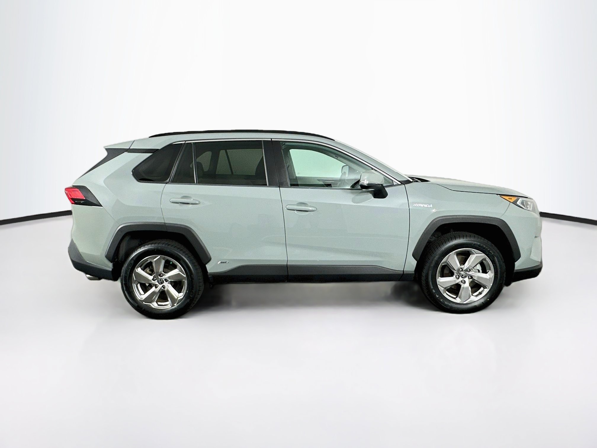 Used 2021 Toyota RAV4 XLE Premium AWD/4WD image 10